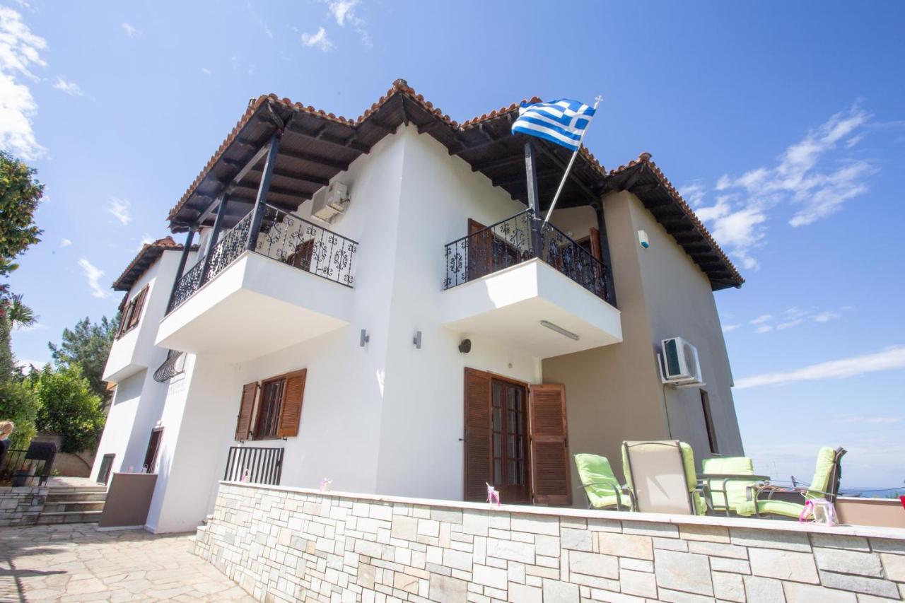 Τraditional Fully Detached Villa On A Luxurious Hillock Of Thessaloniki With Its Own Garden Also For Family & Wedding Gatherings For 10 To 25 People Only 15 Minutes From Airport Luaran gambar