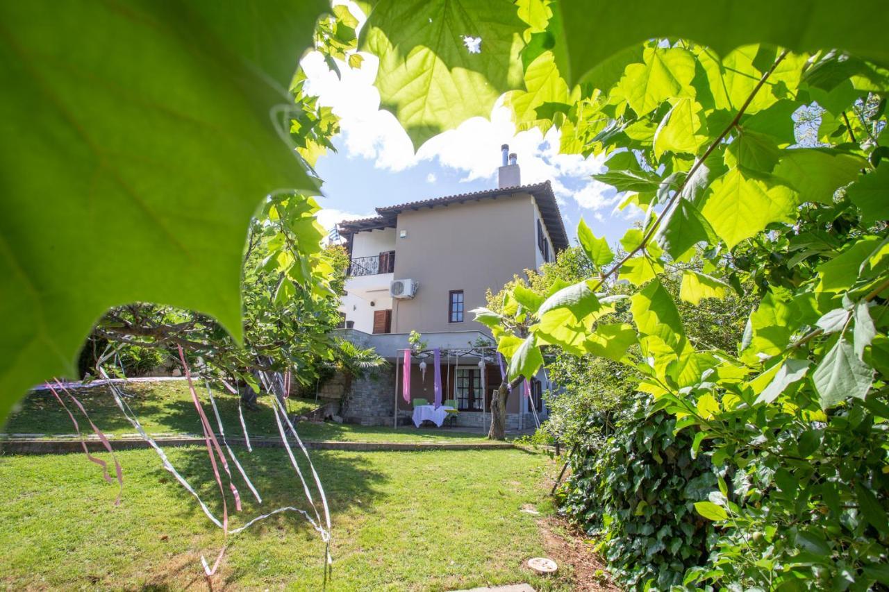 Τraditional Fully Detached Villa On A Luxurious Hillock Of Thessaloniki With Its Own Garden Also For Family & Wedding Gatherings For 10 To 25 People Only 15 Minutes From Airport Luaran gambar