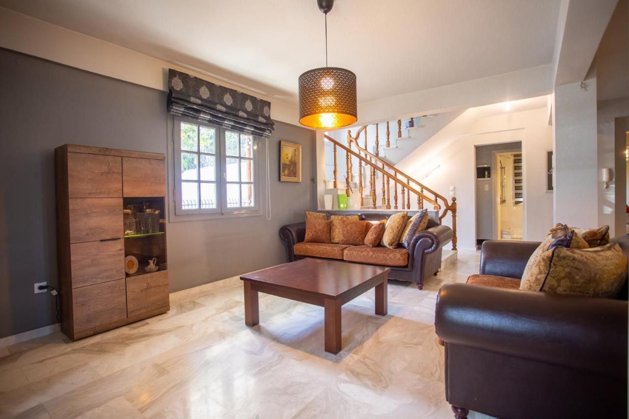 Τraditional Fully Detached Villa On A Luxurious Hillock Of Thessaloniki With Its Own Garden Also For Family & Wedding Gatherings For 10 To 25 People Only 15 Minutes From Airport Luaran gambar