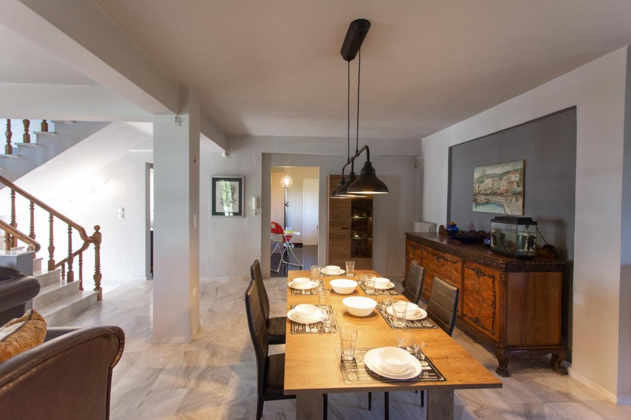 Τraditional Fully Detached Villa On A Luxurious Hillock Of Thessaloniki With Its Own Garden Also For Family & Wedding Gatherings For 10 To 25 People Only 15 Minutes From Airport Luaran gambar